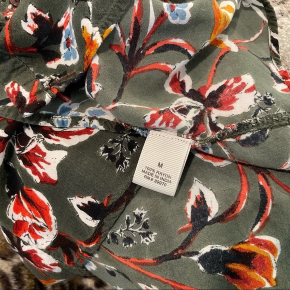 Bailey & Chloe Green Floral Button Down shirt Hi Lo style SZ Med - Picture 6 of 9